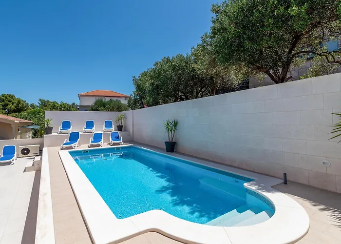 Mornar-1 By Interhome Апартаменты Трогир